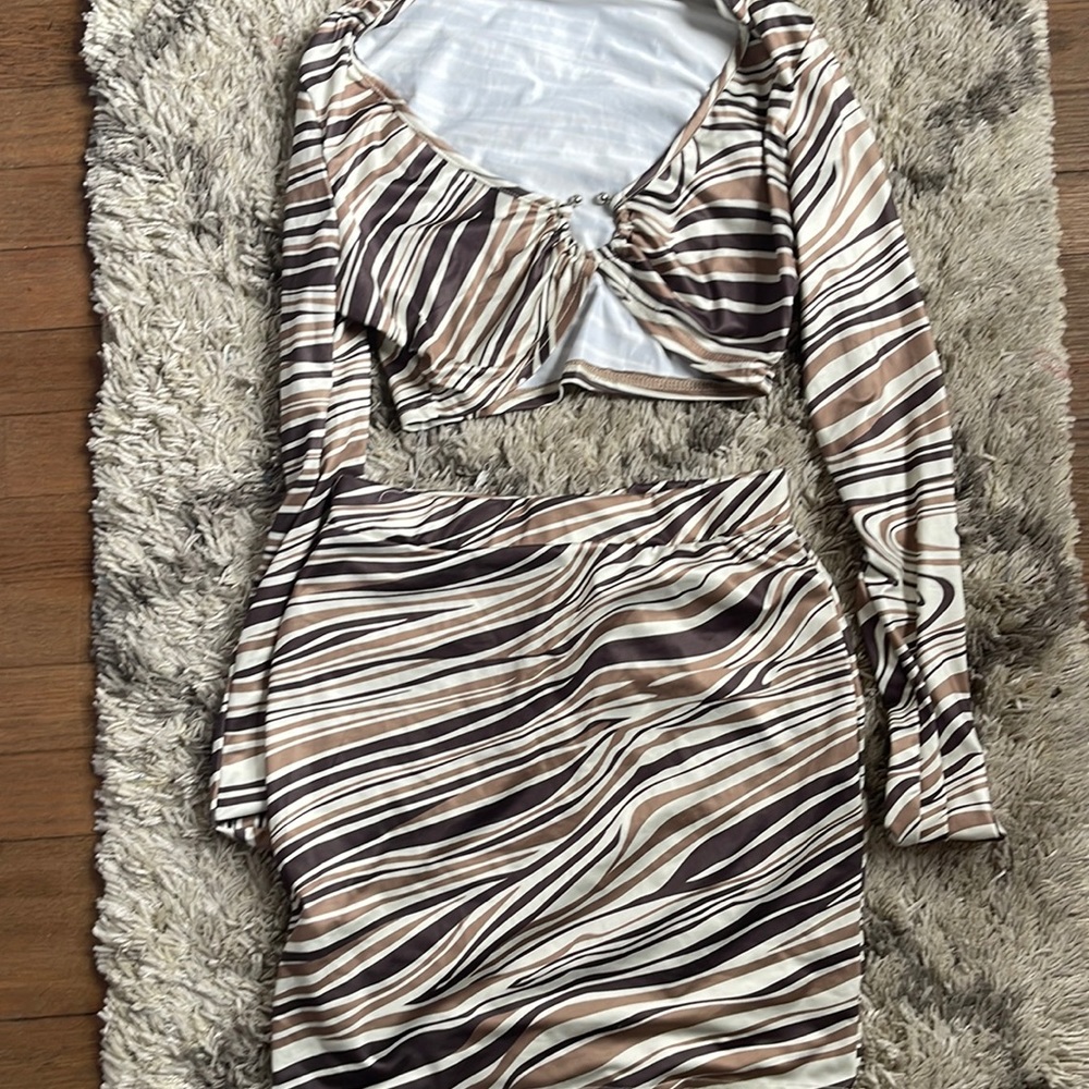 Two piece outfit Size Small brown stripes